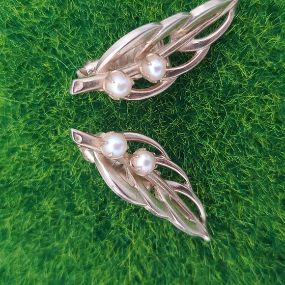 Marino Collectible Clip On Estate Earrings E1017 - Picture 2 of 4